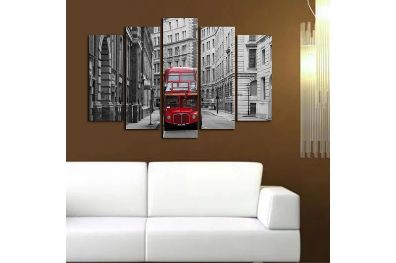 Stort lerretsbilde i 5 deler 105x70 cm - Rød dobbeltdekkerbuss på en grå bygate - Rød / Grå - Interiør - Maleri & posters - Lerretsbilder