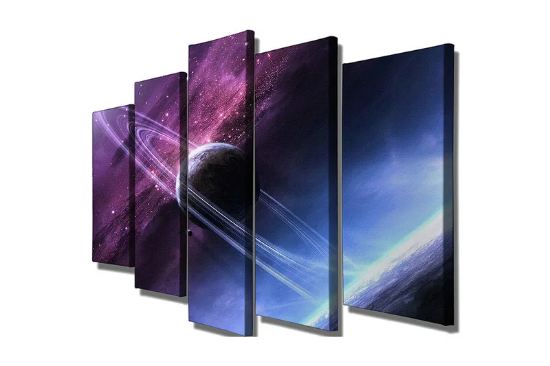 Stort lerretsbilde i 5 deler 105x70 cm - Romlandskap med en planet og ringer på en stjernehimmel - Lilla / Blå / Svart - Interiør - Maleri & posters - Lerretsbilder