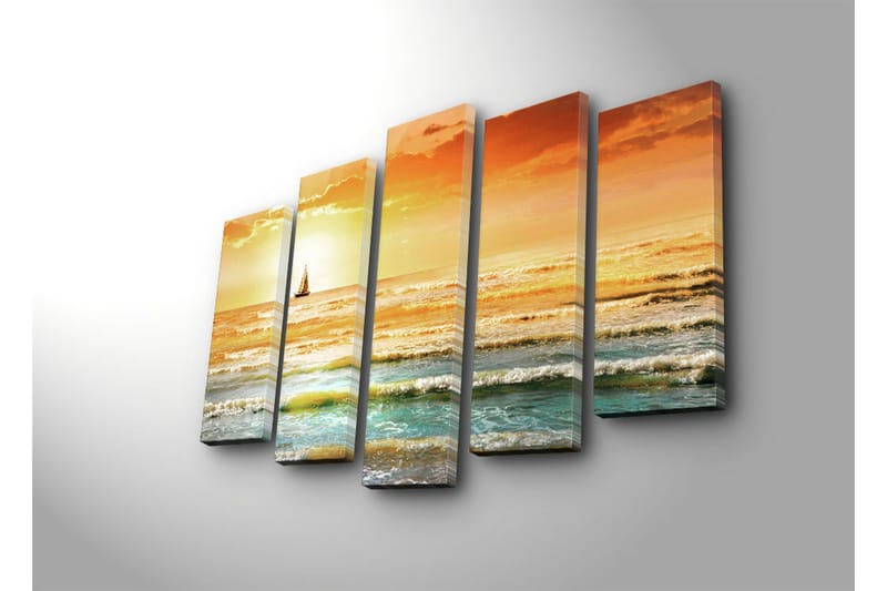 Stort lerretsbilde i 5 deler 105x70 cm - Seilbåt på et glitrende hav i solnedgangens farger - Oransje / Blå / Gull - Interiør - Maleri & posters - Lerretsbilder