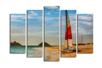 Stort lerretsbilde i 5 deler 105x70 cm - Seilbåt på en strand med klart vann og sanddyner - Blå / Oransje / Gul - Interiør - Maleri & posters - Lerretsbilder