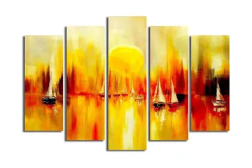 Stort lerretsbilde i 5 deler 105x70 cm - Seilbåter ved en glødende solnedgang i horisonten - Gul / Oransje / Rød - Interiør - Maleri & posters - Lerretsbilder