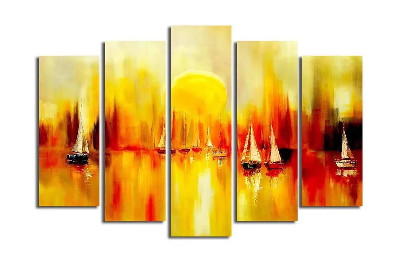 Stort lerretsbilde i 5 deler 105x70 cm - Seilbåter ved en glødende solnedgang i horisonten - Gul / Oransje / Rød - Interiør - Maleri & posters - Lerretsbilder