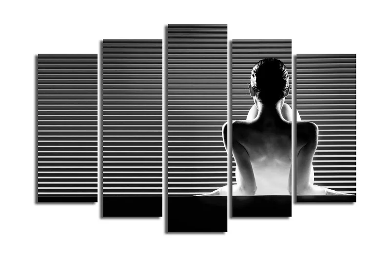 Stort lerretsbilde i 5 deler 105x70 cm - Silhuett av en kvinne i profil mot en stripete bakgrunn - Svart / Hvit / Grå - Interiør - Maleri & posters - Lerretsbilder