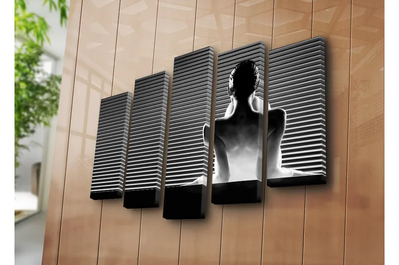 Stort lerretsbilde i 5 deler 105x70 cm - Silhuett av en kvinne i profil mot en stripete bakgrunn - Svart / Hvit / Grå - Interiør - Maleri & posters - Lerretsbilder