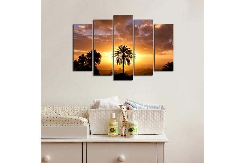 Stort lerretsbilde i 5 deler 105x70 cm - Silhuett av palmer mot en solnedgang i varme toner - Oransje / Gull / Svart - Interiør - Maleri & posters - Lerretsbilder