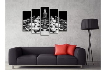 Stort lerretsbilde i 5 deler 105x70 cm - Sjakkbrett med hvite og svarte brikker i fokus - Svart / Hvit / Grå - Interiør - Maleri & posters - Lerretsbilder