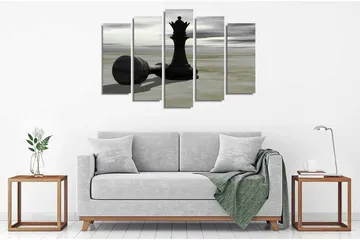 Stort lerretsbilde i 5 deler 105x70 cm - Sjakkbrikke i silhuett med dramatisk bakgrunn - Svart / Grå / Beige - Interiør - Maleri & posters - Lerretsbilder