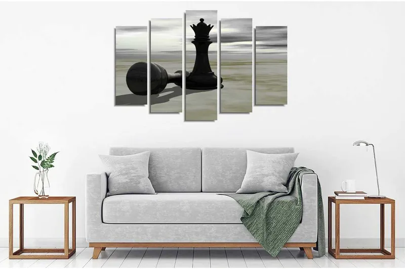 Stort lerretsbilde i 5 deler 105x70 cm - Sjakkbrikke i silhuett med dramatisk bakgrunn - Svart / Grå / Beige - Interiør - Maleri & posters - Lerretsbilder