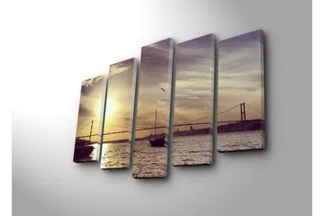 Stort lerretsbilde i 5 deler 105x70 cm - Solnedgang over en havn med båter og en bro i bakgrunnen - Gull / Brun / Grå - Interiør - Maleri & posters - Lerretsbilder