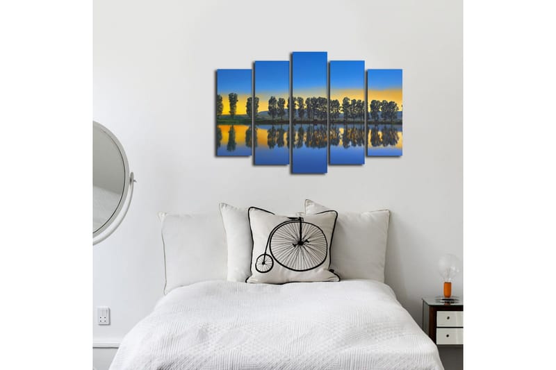 Stort lerretsbilde i 5 deler 105x70 cm - Speilbilde av trær langs en innsjø ved solnedgang - Blå / Gul / Grønn - Interiør - Maleri & posters - Lerretsbilder