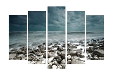Stort lerretsbilde i 5 deler 105x70 cm - Stormfullt hav med steinete kyster - Mørk blå / Grå / Hvit - Interiør - Maleri & posters - Lerretsbilder