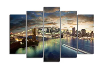 Stort lerretsbilde i 5 deler 105x70 cm - Storslått bybilde med bro og skyskrapere i skumringen - Blå / Gull / Grå - Interiør - Maleri & posters - Lerretsbilder
