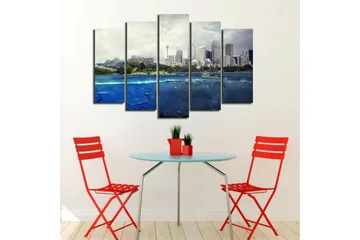 Stort lerretsbilde i 5 deler 105x70 cm - Storslått bysilhuett med hav og fjell i forgrunnen - Blå / Grønn / Grå - Interiør - Maleri & posters - Lerretsbilder