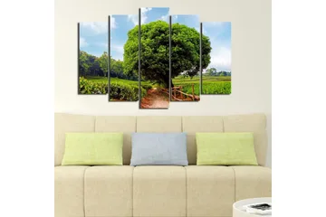 Stort lerretsbilde i 5 deler 105x70 cm - Storslått grønt landskap med et stort tre ved en grusvei - Grønn / Brun / Blå - Interiør - Maleri & posters - Lerretsbilder