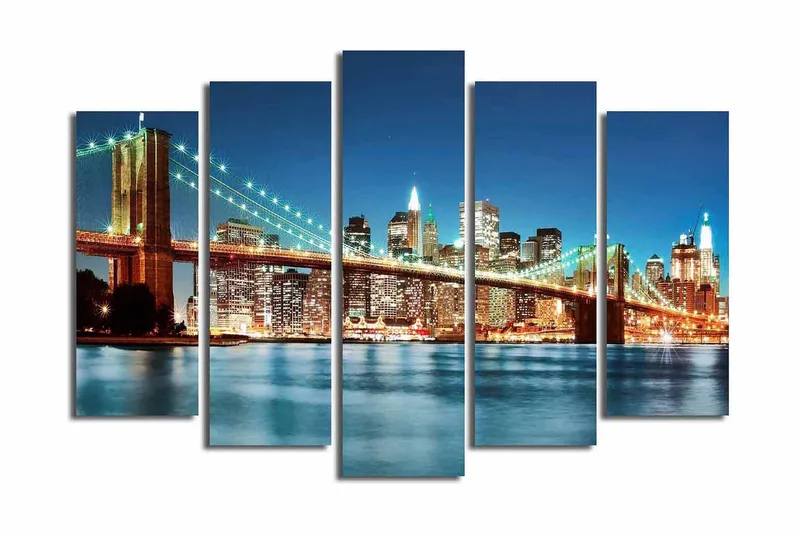 Stort lerretsbilde i 5 deler 105x70 cm - Storslått utsikt over Brooklyn Bridge med en lys bysilhuett i bakgrunnen - Mørk blå / Gull / Grønn - Interiør - Maleri & posters - Lerretsbilder