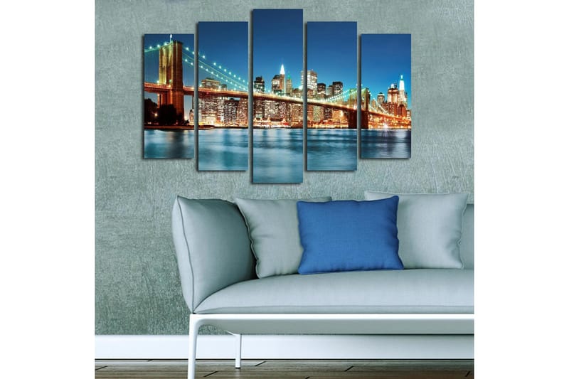 Stort lerretsbilde i 5 deler 105x70 cm - Storslått utsikt over Brooklyn Bridge med en lys bysilhuett i bakgrunnen - Mørk blå / Gull / Grønn - Interiør - Maleri & posters - Lerretsbilder