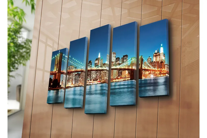 Stort lerretsbilde i 5 deler 105x70 cm - Storslått utsikt over Brooklyn Bridge med en lys bysilhuett i bakgrunnen - Mørk blå / Gull / Grønn - Interiør - Maleri & posters - Lerretsbilder