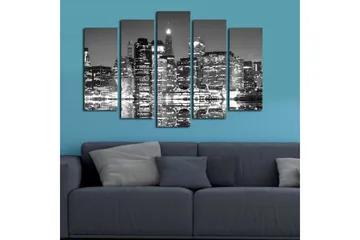 Stort lerretsbilde i 5 deler 105x70 cm - Svart-hvitt bybilde med refleksjoner i vannet - Svart / Hvit / Grå - Interiør - Maleri & posters - Lerretsbilder