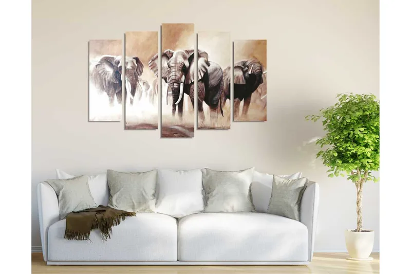 Stort lerretsbilde i 5 deler 105x70 cm - Tre majestetiske elefanter i et tåkete savannemiljø - Grå / Beige / Brun - Interiør - Maleri & posters - Lerretsbilder