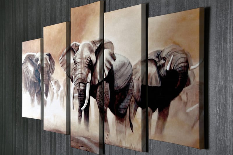 Stort lerretsbilde i 5 deler 105x70 cm - Tre majestetiske elefanter i et tåkete savannemiljø - Grå / Beige / Brun - Interiør - Maleri & posters - Lerretsbilder