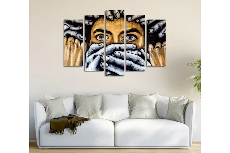 Stort lerretsbilde i 5 deler 105x70 cm - Uttrykksfullt ansikt med hender som dekker munnen - Svart / Hudfarge / Grå - Interiør - Maleri & posters - Lerretsbilder