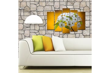 Stort lerretsbilde i 5 deler 105x70 cm - Vakker bukett med hvite blomster mot en varm gul bakgrunn - Hvit / Gul - Interiør - Maleri & posters - Lerretsbilder