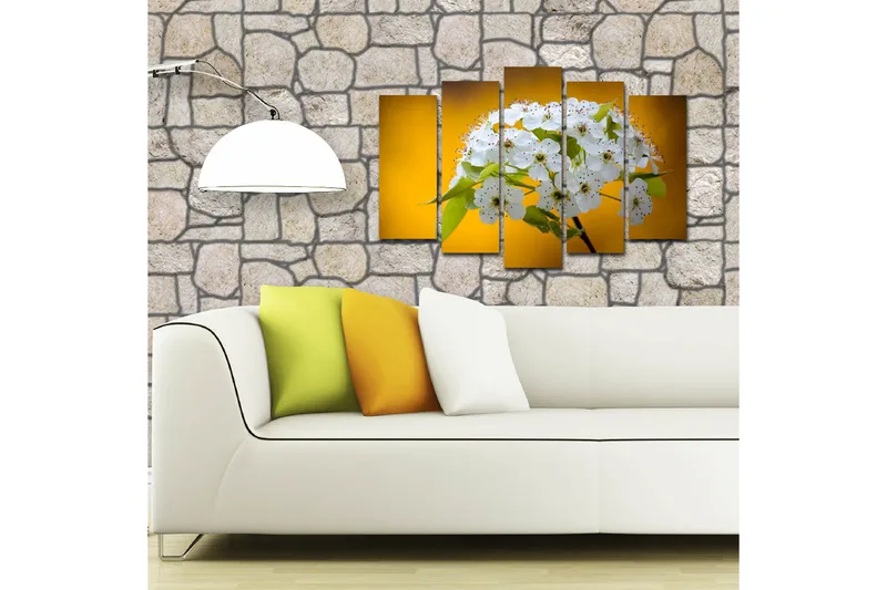 Stort lerretsbilde i 5 deler 105x70 cm - Vakker bukett med hvite blomster mot en varm gul bakgrunn - Hvit / Gul - Interiør - Maleri & posters - Lerretsbilder