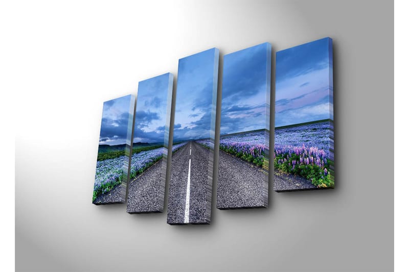 Stort lerretsbilde i 5 deler 105x70 cm - Vakker landevei omgitt av lilla blomster og dramatiske skyer - Lilla / Blå / Grå - Interiør - Maleri & posters - Lerretsbilder