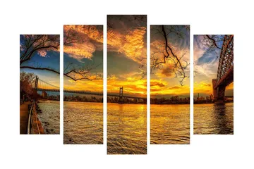Stort lerretsbilde i 5 deler 105x70 cm - Vakker solnedgang over en bro med refleksjoner i vannet - Gull / Oransje / Blå - Interiør - Maleri & posters - Lerretsbilder