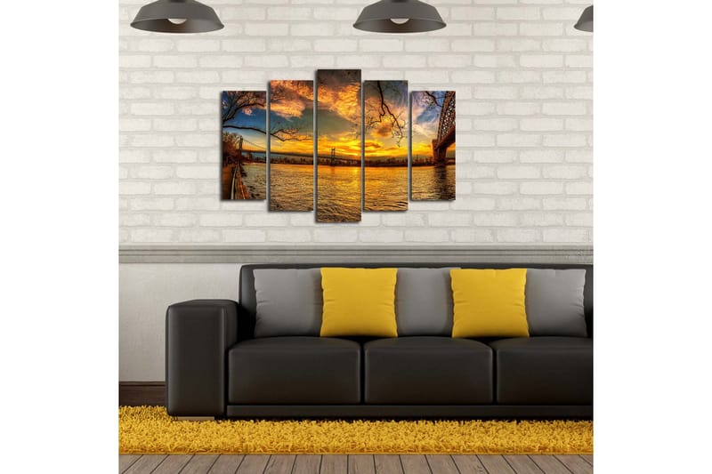 Stort lerretsbilde i 5 deler 105x70 cm - Vakker solnedgang over en bro med refleksjoner i vannet - Gull / Oransje / Blå - Interiør - Maleri & posters - Lerretsbilder