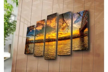 Stort lerretsbilde i 5 deler 105x70 cm - Vakker solnedgang over en bro med refleksjoner i vannet - Gull / Oransje / Blå - Interiør - Maleri & posters - Lerretsbilder