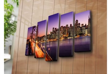Stort lerretsbilde i 5 deler 105x70 cm - Vakker utsikt over en by med en bro i skumringen - Lilla / Oransje / Blå - Interiør - Maleri & posters - Lerretsbilder