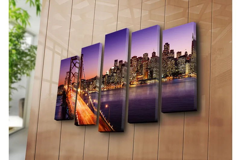 Stort lerretsbilde i 5 deler 105x70 cm - Vakker utsikt over en by med en bro i skumringen - Lilla / Oransje / Blå - Interiør - Maleri & posters - Lerretsbilder