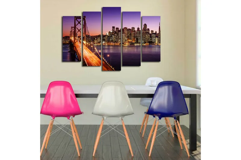 Stort lerretsbilde i 5 deler 105x70 cm - Vakker utsikt over en by med en bro i skumringen - Lilla / Oransje / Blå - Interiør - Maleri & posters - Lerretsbilder