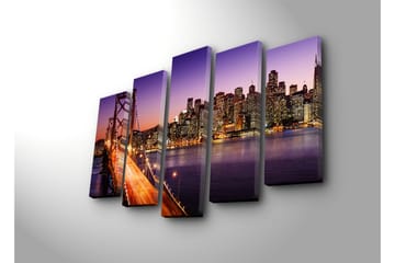 Stort lerretsbilde i 5 deler 105x70 cm - Vakker utsikt over en by med en bro i skumringen - Lilla / Oransje / Blå - Interiør - Maleri & posters - Lerretsbilder