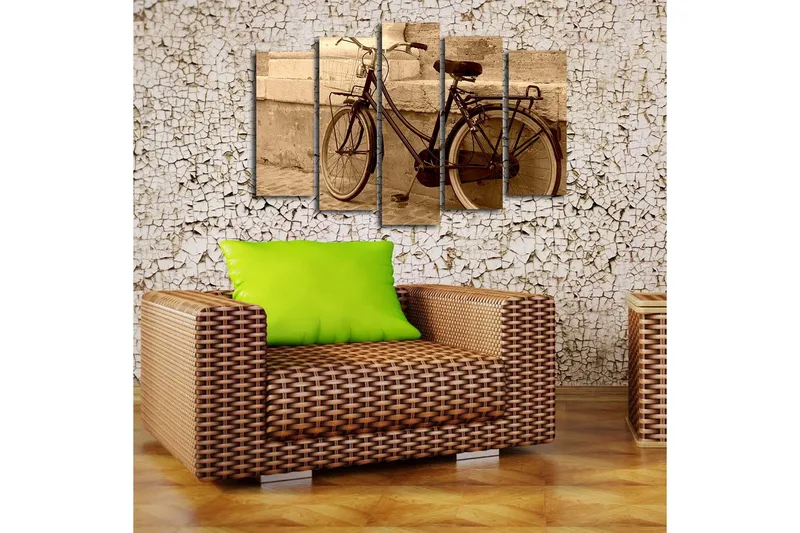 Stort lerretsbilde i 5 deler 105x70 cm - Vintage sykkel lent mot en vegg - Svart / Beige / Brun - Interiør - Maleri & posters - Lerretsbilder