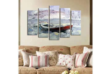 Stort lerretsbilde i 5 deler 105x70 cm - Vinterlandskap med båt i snø og is - Lyseblå / Hvit / Rød - Interiør - Maleri & posters - Lerretsbilder