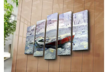 Stort lerretsbilde i 5 deler 105x70 cm - Vinterlandskap med båt i snø og is - Lyseblå / Hvit / Rød - Interiør - Maleri & posters - Lerretsbilder