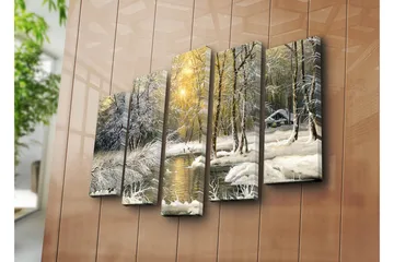 Stort lerretsbilde i 5 deler 105x70 cm - Vinterlandskap med snødekte trær og en speilblank innsjø - Hvit / Lys grønn / Beige - Interiør - Maleri & posters - Lerretsbilder