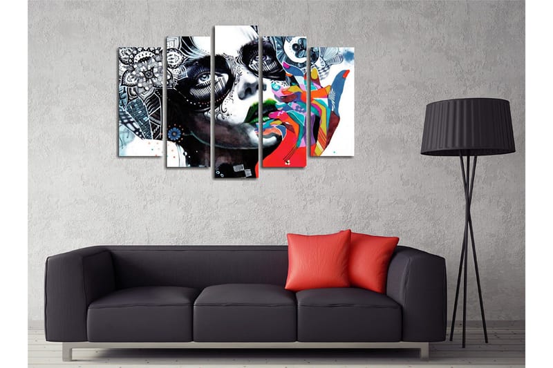 Stort lerretsbilde i 5 deler 105x70 cm - Portrett av en kvinne med fargerik hånd og detaljert ansiktsmaling - Svart / Grønn / Rød - Interiør - Maleri & posters - Lerretsbilder