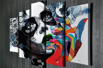 Stort lerretsbilde i 5 deler 105x70 cm - Portrett av en kvinne med fargerik hånd og detaljert ansiktsmaling - Svart / Grønn / Rød - Interiør - Maleri & posters - Lerretsbilder