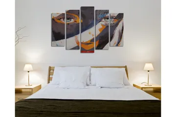 Stort lerretsbilde i 5 deler 105x70 cm - Portrett av en kvinne med uttrykksfulle øyne - Mørk blå / Oransje / Grå - Interiør - Maleri & posters - Lerretsbilder
