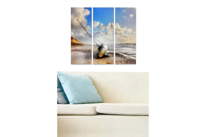 Trelerret 3-delt 50x70 cm - Strandlandskap med en strandet båt, Blå / Beige / Hvit