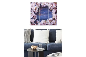 Trelerretsbilde 3-delt 50x70 cm - Blomsterkrans av kirsebærblomster mot blå bakgrunn - Lys rosa / Blå / Grønn - Interiør - Maleri & posters - Lerretsbilder