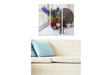 Trelerretsbilde 3-delt 50x70 cm - Fargerik bukett med hyasinter i en kurv ved et vindu - Lilla / Grønn / Brun - Interiør - Maleri & posters - Lerretsbilder