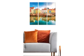 Trelerretsbilde 3-delt 50x70 cm - Fargerik havn med tradisjonelle hus og båter - Blå / Gul / Rød - Interiør - Maleri & posters - Lerretsbilder