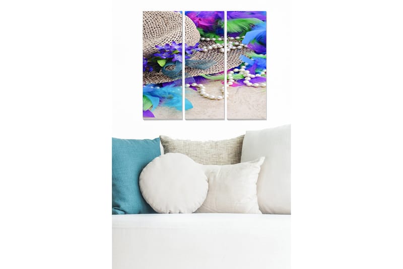Trelerretsbilde 3-delt 50x70 cm - Fargerik samling av fjær, blomster og perler med en solhatt i fokus, Lilla / Grønn / Blå
