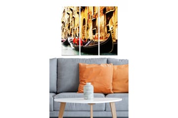Trelerretsbilde 3-delt 50x70 cm - Gondoler i en venetiansk kanal med fargerike klær - Gull / Rød / Svart - Interiør - Maleri & posters - Lerretsbilder