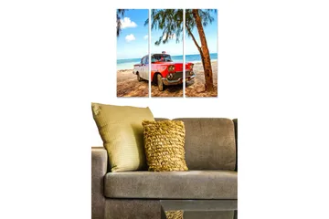 Trelerretsbilde 3-delt 50x70 cm - Rød veteranbil på en strand med palmer og hav i bakgrunnen - Rød / Blå / Brun - Interiør - Maleri & posters - Lerretsbilder