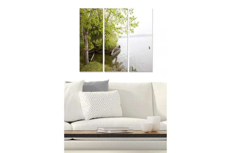 Trelerretsbilde 3-delt 50x70 cm - Ro ved sjøen med båter og frodige trær, Grønn / Brun / Grå